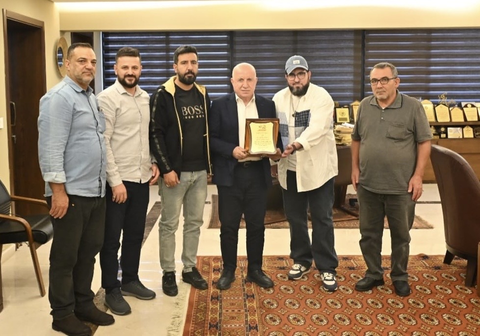 وفد من بلدية الشهابية يزور رئيس مجلس الجنوب ويقدّم له درع شكر وتقدير